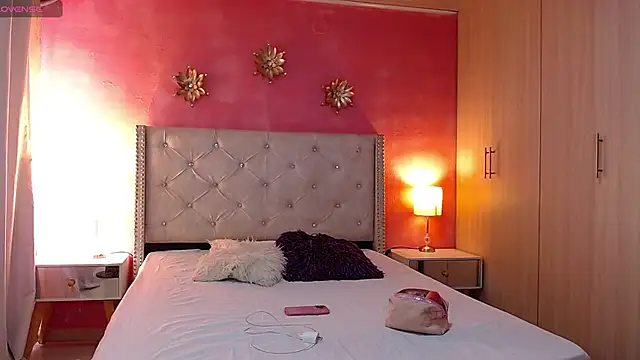 Kim and Mia online show from December 2, 2025, 5:52 pm