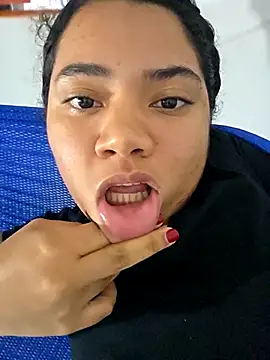 Watagatapitusberry1 online show from November 25, 2025, 3:06 am