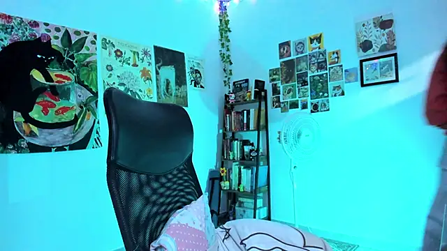 Conlosmichis online show from September 24, 2025, 12:03 am