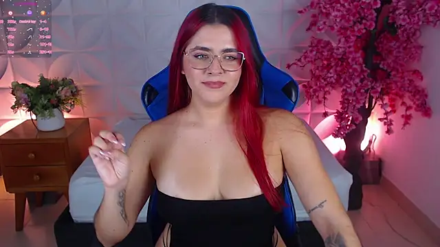 lizowenn  online show from February 10, 2026, 7:51 pm