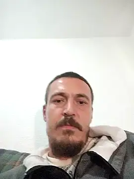 mayk18cm online show from October 7, 2025, 6:32 am