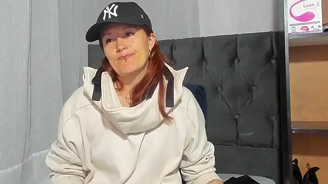 Snapshot of amberr34 chatting on March 5, 2025, 2:57 am amberr34 online show from March 5, 2025, 2:57 am