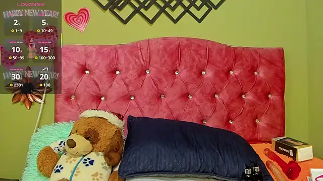 blue violette  online show from October 20, 2025, 4:40 pm