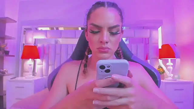 mariiahneedles online show from March 8, 2026, 3:43 am