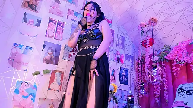 Snapshot of Alicebenett chatting on October 7, 2025, 9:12 pm Alicebenett online show from October 7, 2025, 9:12 pm