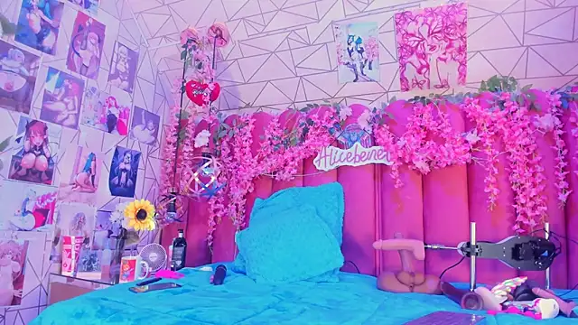 Alicebenett online show from November 22, 2025, 10:20 pm