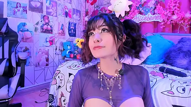 Alicebenett online show from March 28, 2026, 10:31 pm