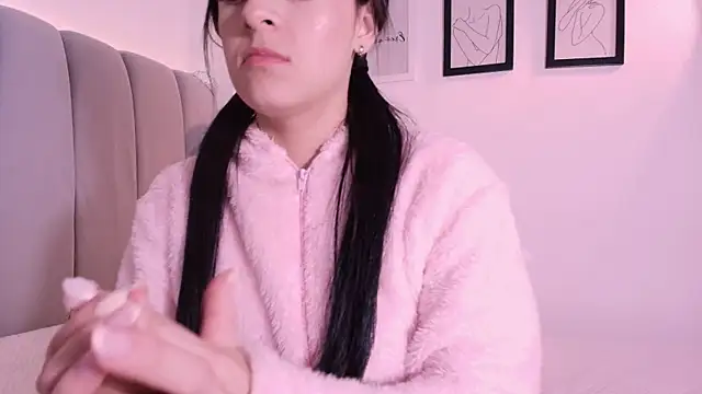 DannaHyde online show from April 16, 2026, 6:19 pm