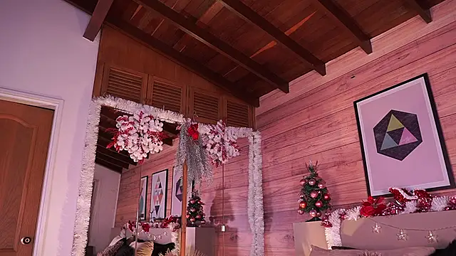 IzzyWild online show from December 17, 2025, 9:37 am