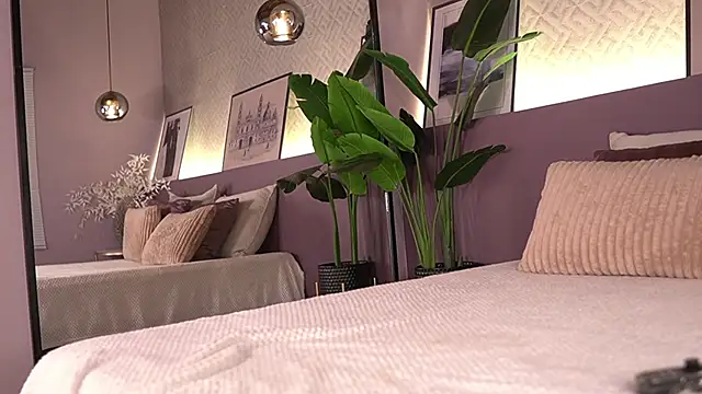 IzzyWild online show from March 25, 2026, 11:49 am