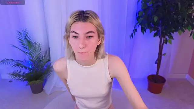 Snapshot of Mia_Cheers chatting on February 6, 2025, 1:43 pm Mia Cheers online show from February 6, 2025, 1:43 pm