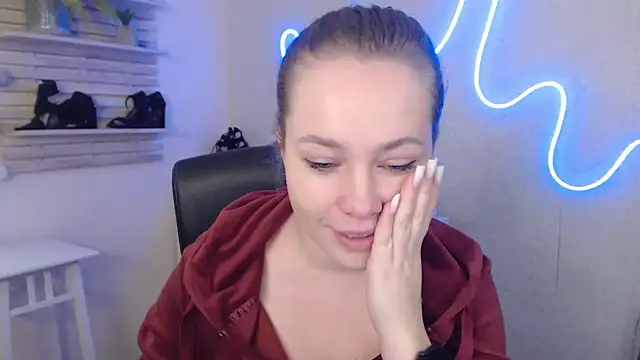 holly xglam online show from January 31, 2025, 8:43 am