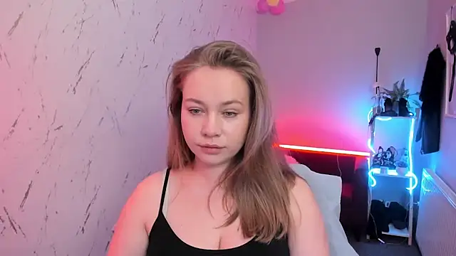 holly xglam online show from April 2, 2026, 7:55 pm