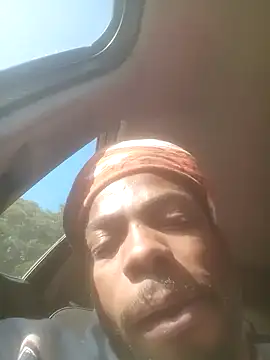 Snapshot of calientoboy chatting on December 20, 2024, 12:27 pm calientoboy online show from December 20, 2024, 12:27 pm