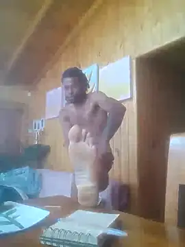 Snapshot of calientoboy chatting on January 13, 2025, 3:26 pm calientoboy online show from January 13, 2025, 3:26 pm