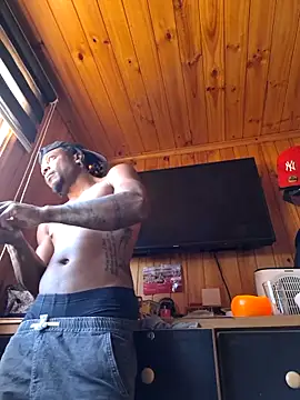 Snapshot of calientoboy chatting on March 6, 2025, 7:21 pm calientoboy online show from March 6, 2025, 7:21 pm