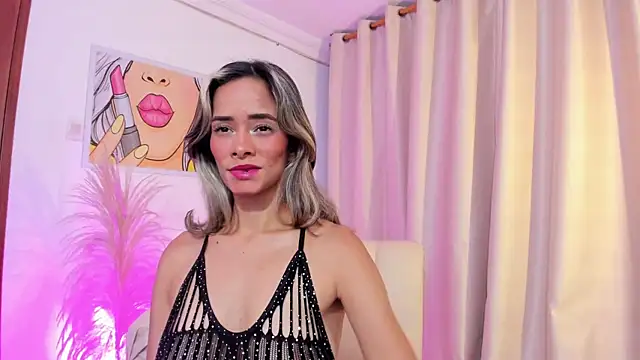 Snapshot of SkiinnyAna chatting on April 17, 2026, 7:39 pm SkiinnyAna online show from April 17, 2026, 7:39 pm