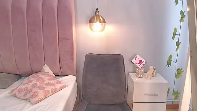 LeenaBrown online show from March 19, 2025, 3:51 pm