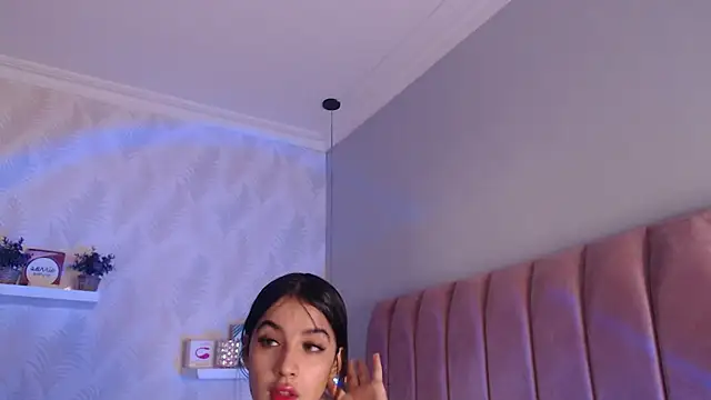 LeenaBrown online show from September 23, 2025, 12:41 pm