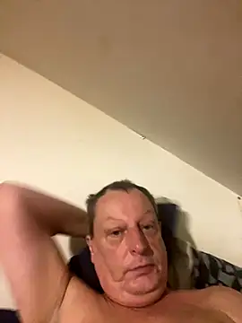 Snapshot of chubbybear2cum chatting on October 3, 2025, 12:35 pm chubbybear2cum online show from October 3, 2025, 12:35 pm