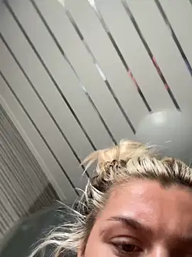 IrishTeenBarbie69 online show from March 22, 2026, 1:36 pm