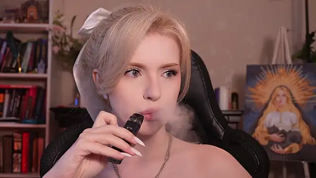 Chriss Fox online show from April 22, 2026, 3:35 pm