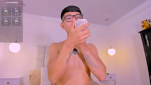CodyTwink online show from May 27, 2026, 9:23 pm