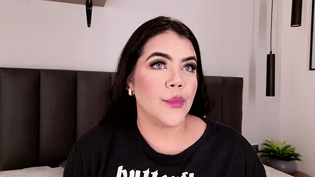 Harmonybabe  online show from March 15, 2026, 9:32 pm