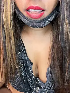 Snapshot of Cinderella-98 chatting on December 20, 2024, 8:12 pm Cinderella-98 online show from December 20, 2024, 8:12 pm