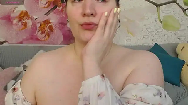 Nataly cute online show from April 9, 2026, 6:13 pm