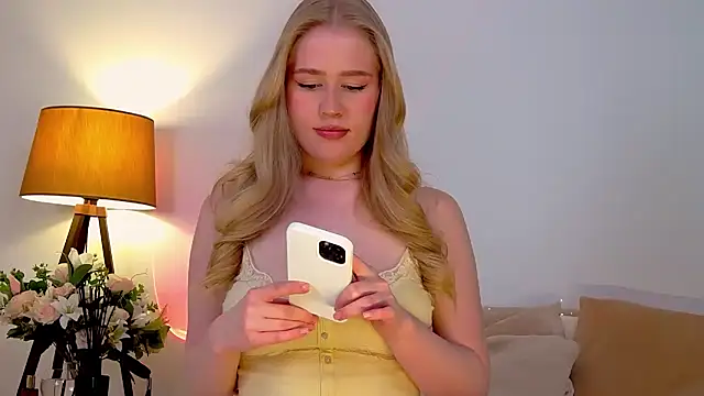 Snapshot of JuliaJaee chatting on February 9, 2025, 7:30 pm JuliaJaee online show from February 9, 2025, 7:30 pm