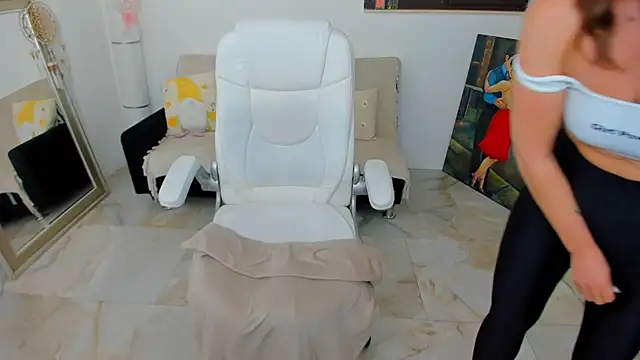 Snapshot of Darya_Baby chatting on December 4, 2025, 7:33 pm Darya Baby online show from December 4, 2025, 7:33 pm