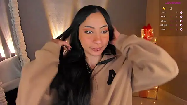 amber curly online show from December 12, 2024, 10:42 pm