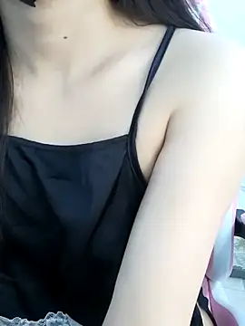 Snapshot of _Linez_ chatting on September 8, 2025, 5:45 pm  Linez  online show from September 8, 2025, 5:45 pm