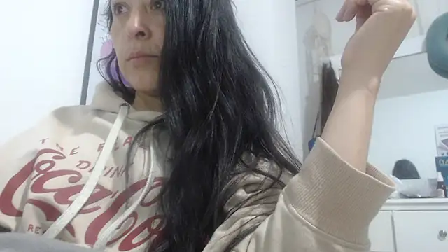 naughthyany16 online show from October 17, 2025, 9:12 am