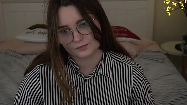 MagicPeachh  online show from December 24, 2024, 7:55 pm