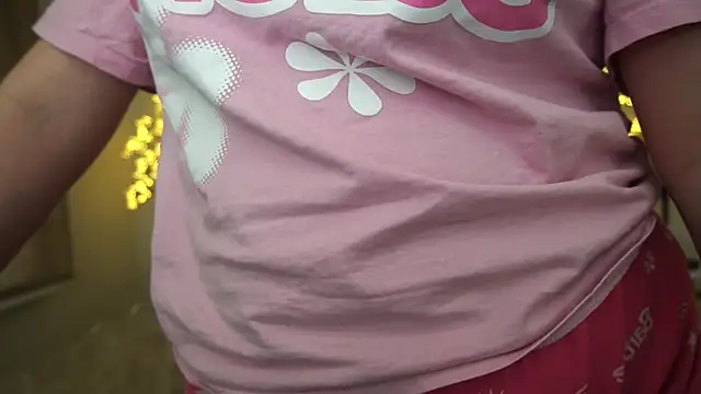 MagicPeachh  online show from February 28, 2025, 1:03 pm