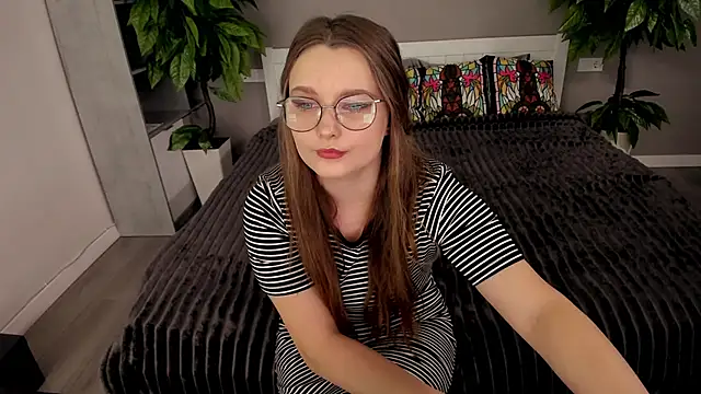 MagicPeachh  online show from October 15, 2025, 12:27 pm