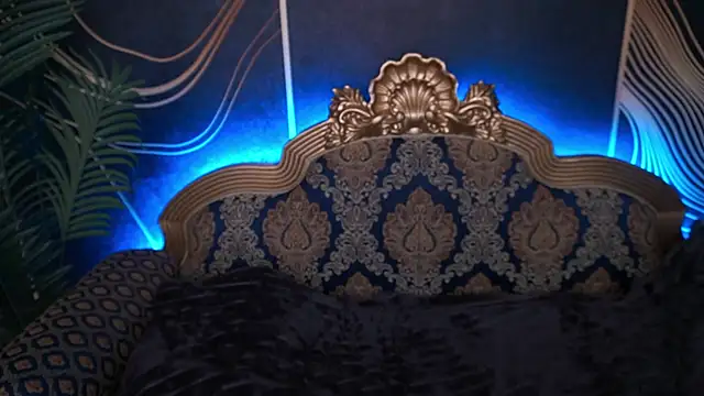 MagicPeachh  online show from November 4, 2025, 6:56 am