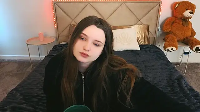 MagicPeachh  online show from April 8, 2026, 6:13 am