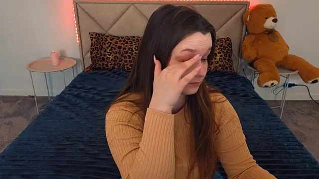 MagicPeachh  online show from April 28, 2026, 5:56 am