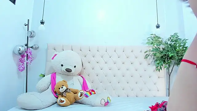 Victoria Coleman online show from December 4, 2025, 7:33 pm