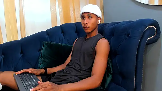 Snapshot of Ethan_Fox11 chatting on January 20, 2025, 2:14 pm Ethan Fox11 online show from January 20, 2025, 2:14 pm