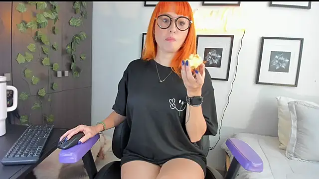 Annie Velas  online show from April 20, 2026, 9:27 pm