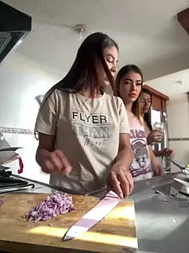 HaileyBaldwin online show from December 8, 2024, 7:54 pm