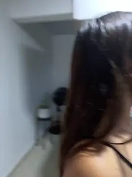 HaileyBaldwin online show from December 16, 2024, 11:33 am