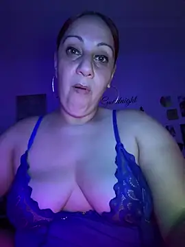 DeeLight124 online show from April 3, 2026, 4:21 am