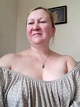 Snapshot of blondyaguar chatting on December 3, 2024, 10:17 am blondyaguar online show from December 3, 2024, 10:17 am