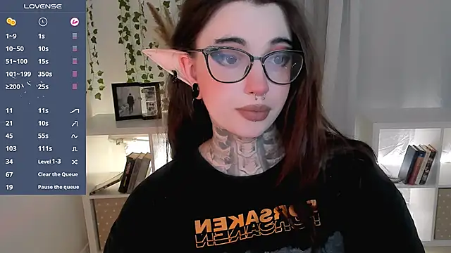 Dixi Pixi  online show from October 17, 2025, 5:43 am