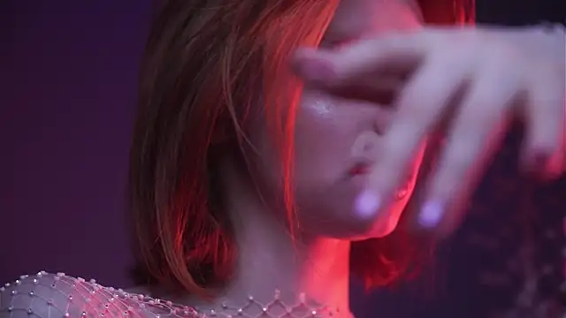 ginger hugs online show from February 6, 2025, 4:21 am